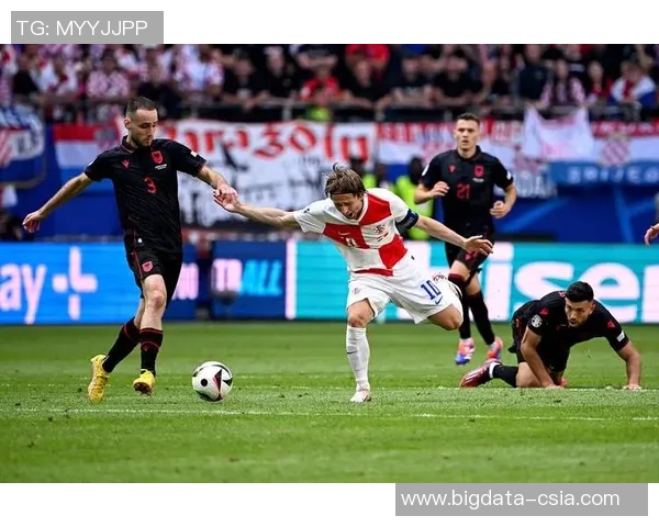 克罗地亚足球明星崛起：从莫德里奇到佩里西奇，球场传奇的背后故事